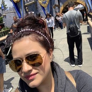 Meet your Posher, Elizabeth